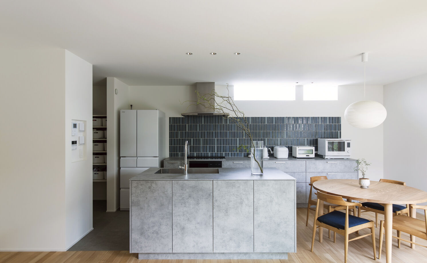 クラシスホーム 【2000万円台/39.7坪/ナチュラルモダン】木の温もりと塗り壁の質感。中庭の景色が暮らしを豊かにする家の建築実例画像8