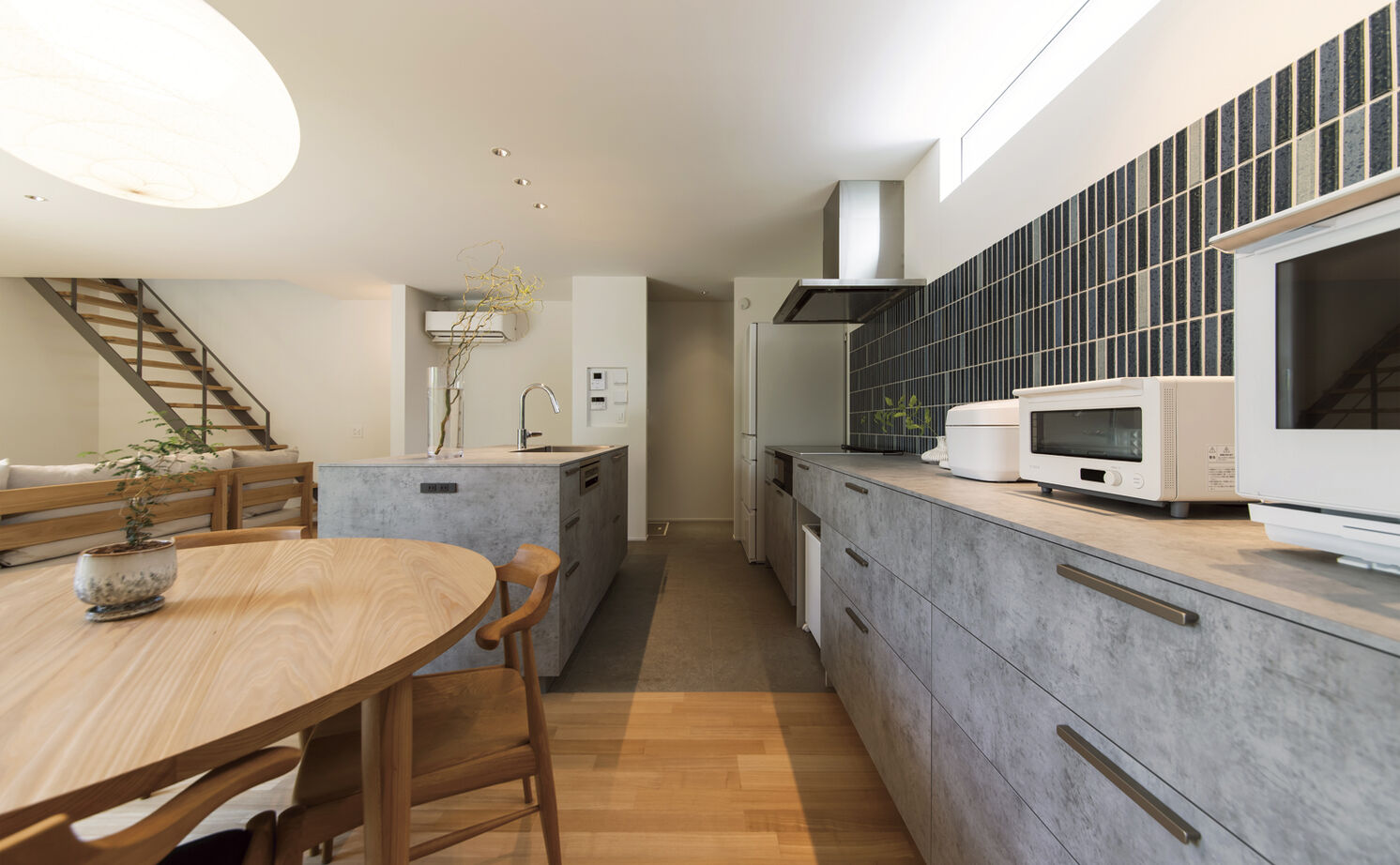 クラシスホーム 【2000万円台/39.7坪/ナチュラルモダン】木の温もりと塗り壁の質感。中庭の景色が暮らしを豊かにする家の建築実例画像9