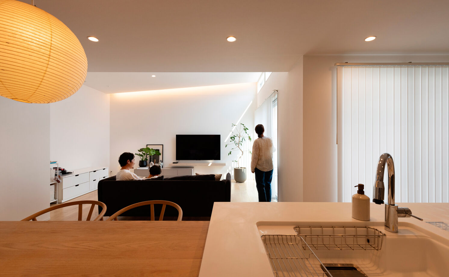 クラシスホーム 【1000万円台/4LDK/39坪/平屋/L字型/間取り図】光溢れる広々LDK。中庭テラスでBBQやプールも楽しめる家の建築実例画像4