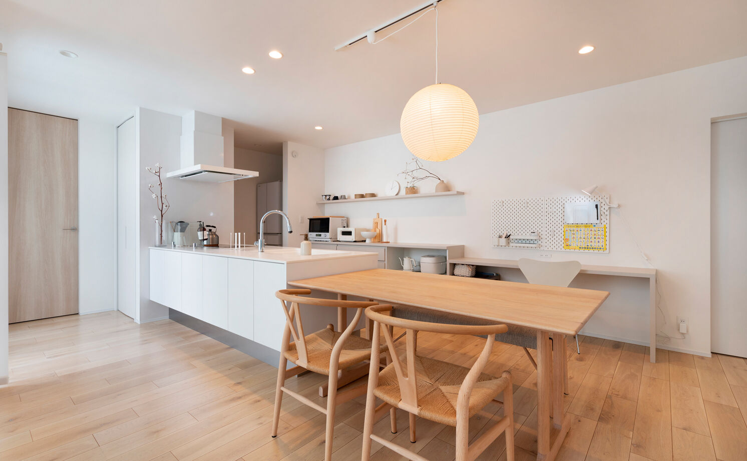 クラシスホーム 【1000万円台/4LDK/39坪/平屋/L字型/間取り図】光溢れる広々LDK。中庭テラスでBBQやプールも楽しめる家の建築実例画像7