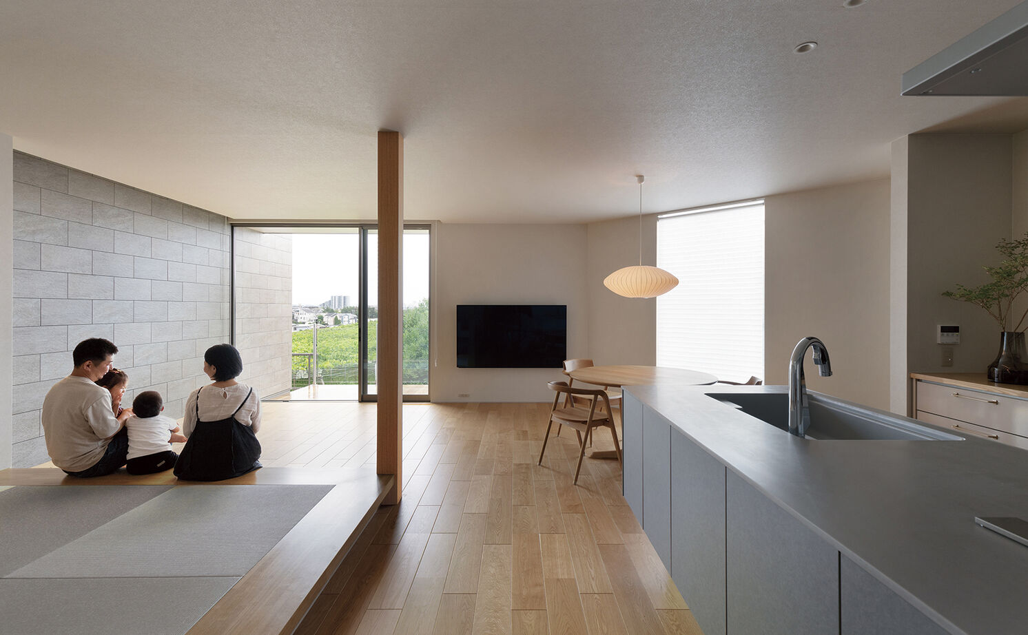 クラシスホーム 【2000万円台/4LDK/変形地/間取図】高台に広がる葡萄畑を借景に。視線を遮り開放感あるシンプルモダンの家の建築実例画像2