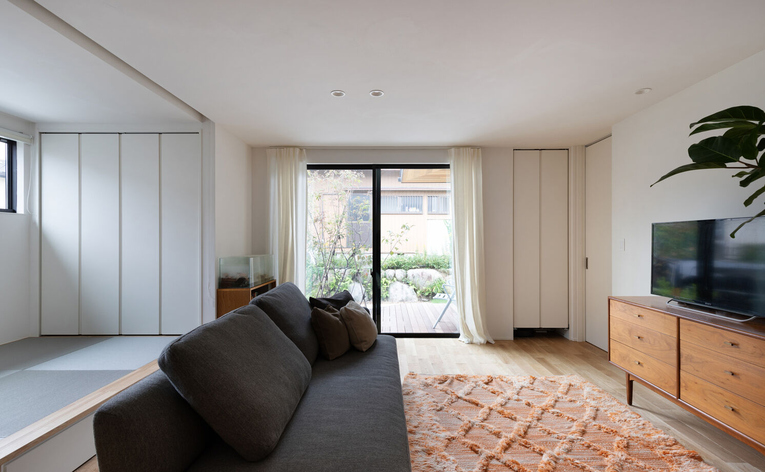 クラシスホーム 【2000万円台/4LDK/32坪/平屋/和モダン/間取図】天然木と塗り壁の質感美。眺望の良い家事ラク回遊動線の家の建築実例画像9