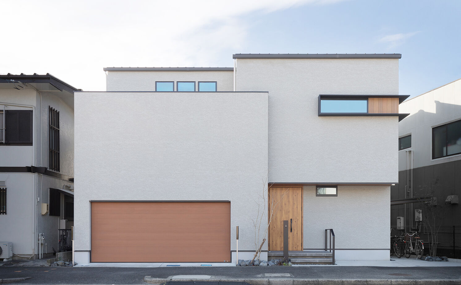 クラシスホーム 【3000万円台/63坪/二世帯住宅/ガレージ】ランドマークになる迫力のBOX外観。各世帯で寛げる距離感設計の家の建築実例画像