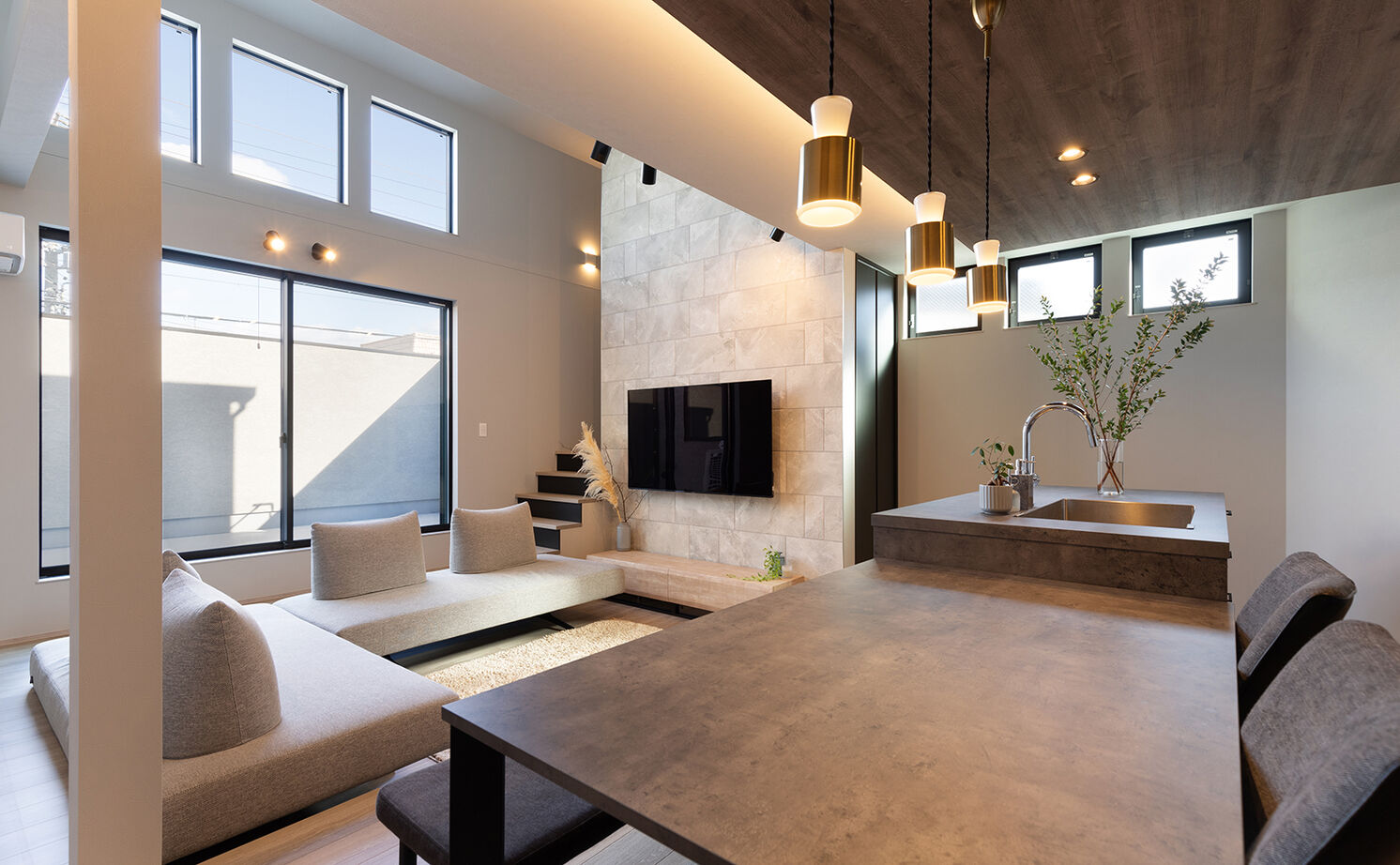 クラシスホーム 【3000万円台/63坪/二世帯住宅/ガレージ】ランドマークになる迫力のBOX外観。各世帯で寛げる距離感設計の家の建築実例画像4