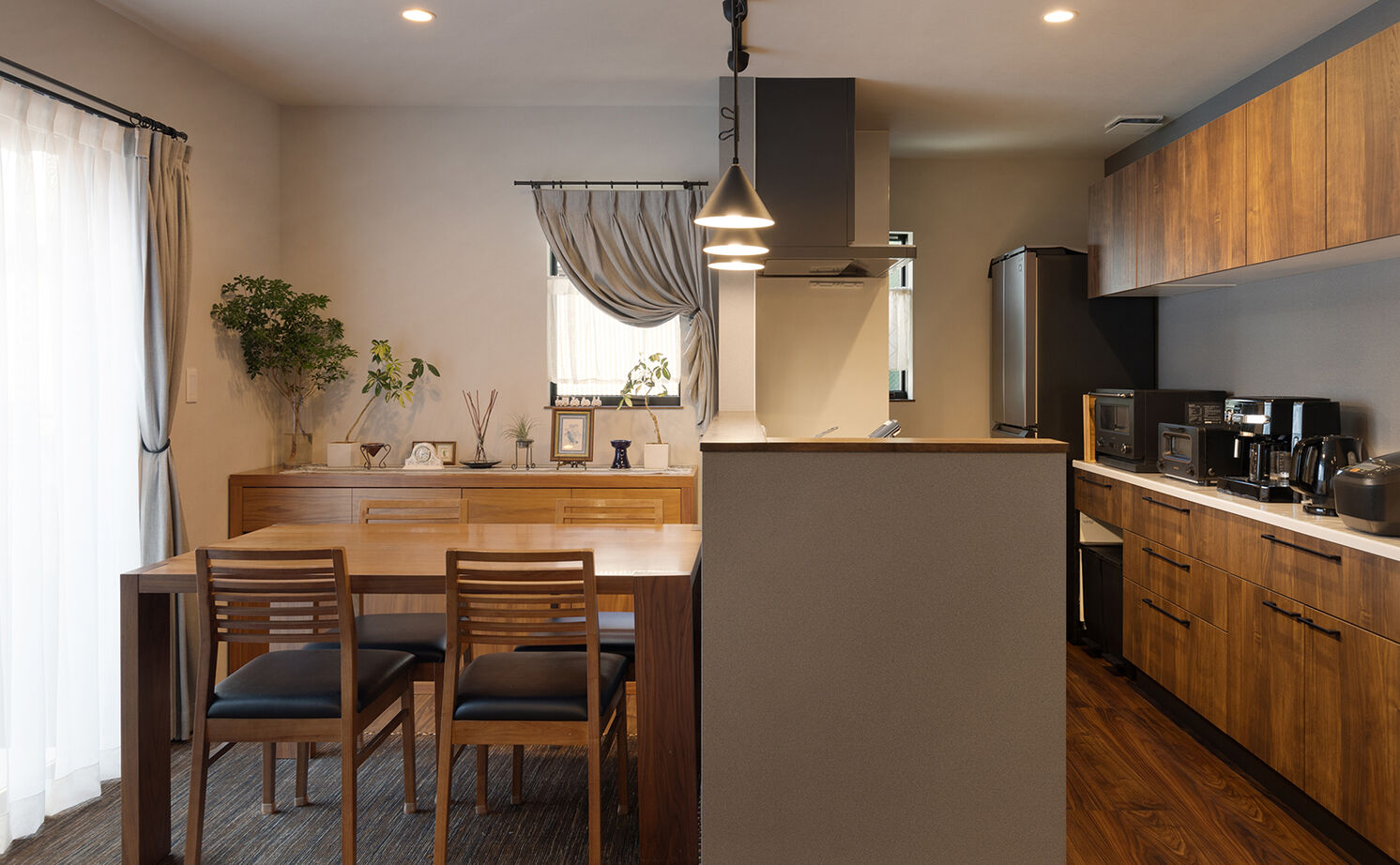 クラシスホーム 【3000万円台/63坪/二世帯住宅/ガレージ】ランドマークになる迫力のBOX外観。各世帯で寛げる距離感設計の家の建築実例画像12