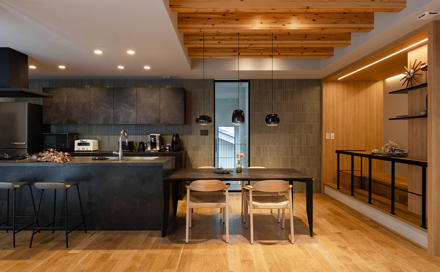 クラシスホーム 【3000万円台/シンプルモダン/45坪/間取り図】家族や友人との時間を特別に。2階リビングのガレージハウスの建築実例画像3