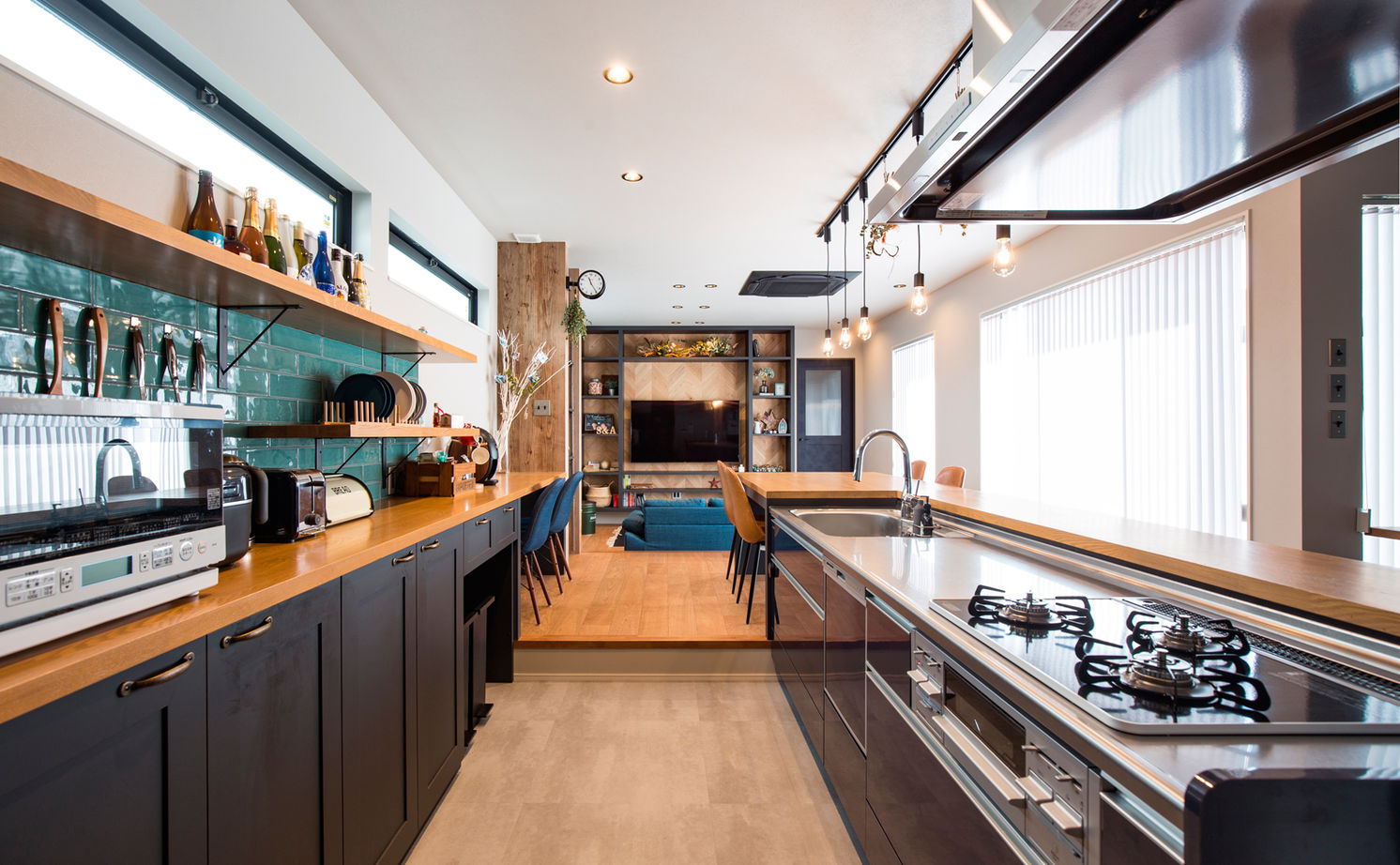 クラシスホーム 【2000万円台/3LDK/44坪/ガレージ/中庭/間取り図】造作家具が調和する、コの字型の平屋ライクな住まいの建築実例画像5