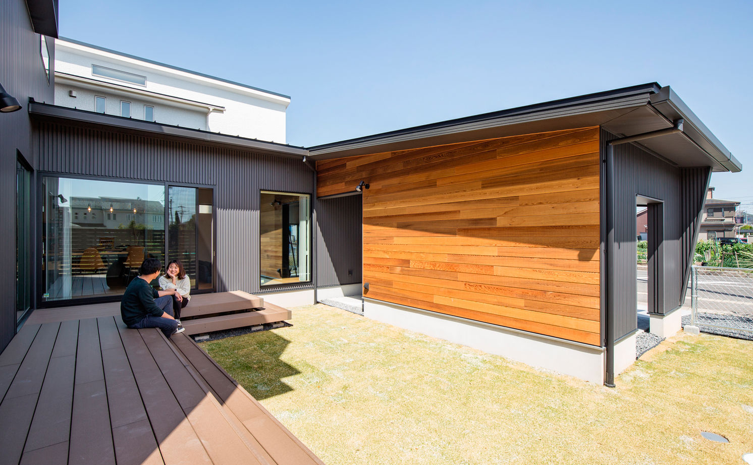 クラシスホーム 【2000万円台/3LDK/44坪/ガレージ/中庭/間取り図】造作家具が調和する、コの字型の平屋ライクな住まいの建築実例画像6