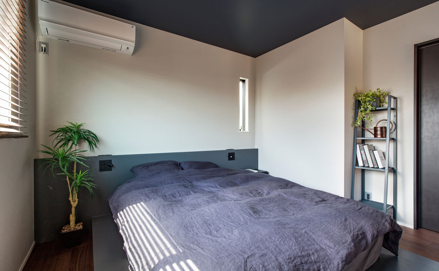 クラシスホーム 【2000万円台/3LDK/44坪/ガレージ/中庭/間取り図】造作家具が調和する、コの字型の平屋ライクな住まいの建築実例画像11