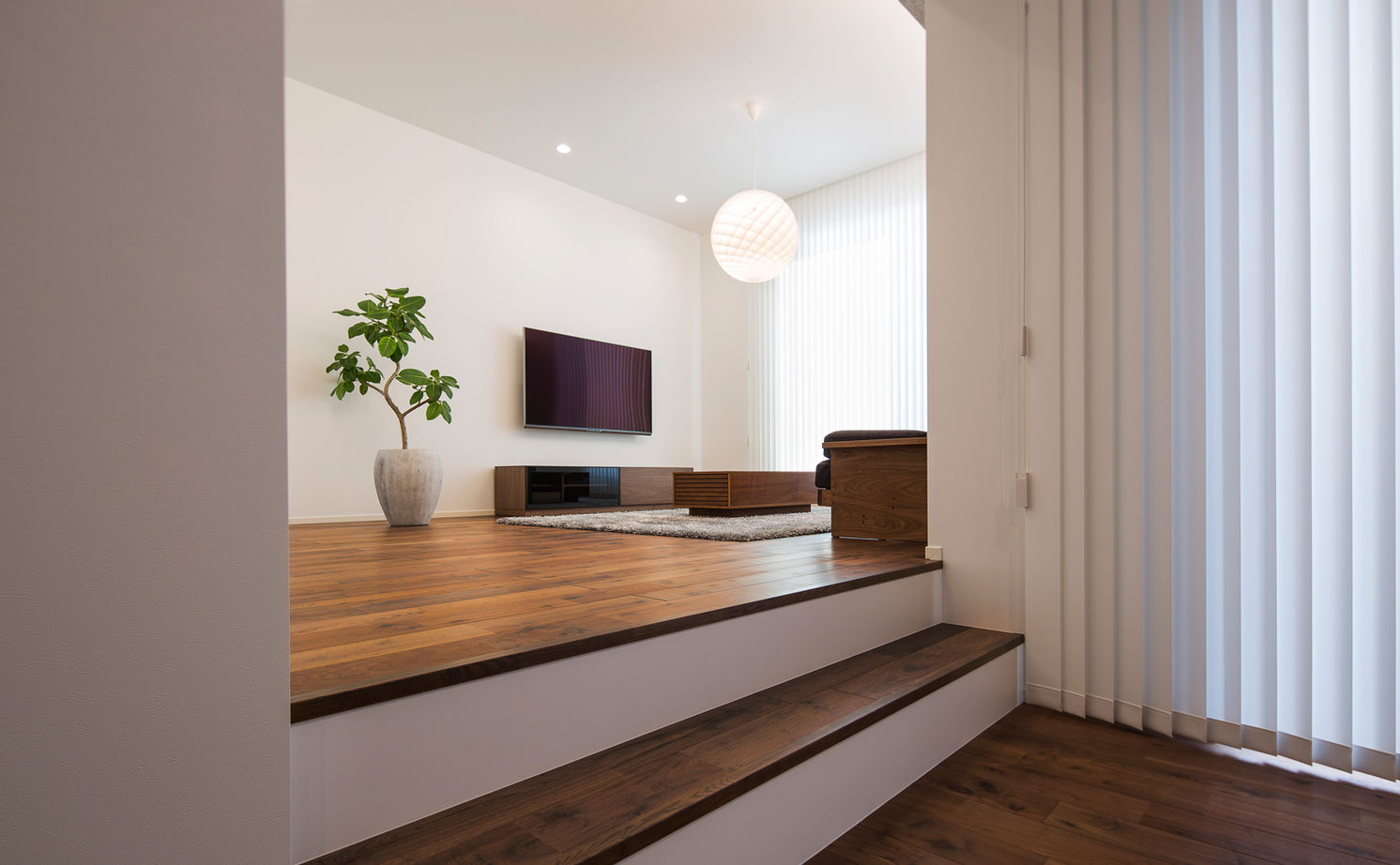 クラシスホーム 【2000万円台/39.5坪/中庭/ガレージ/間取り図】美術館のような外観。スキップフロア×中庭で開放感溢れる家の建築実例画像7