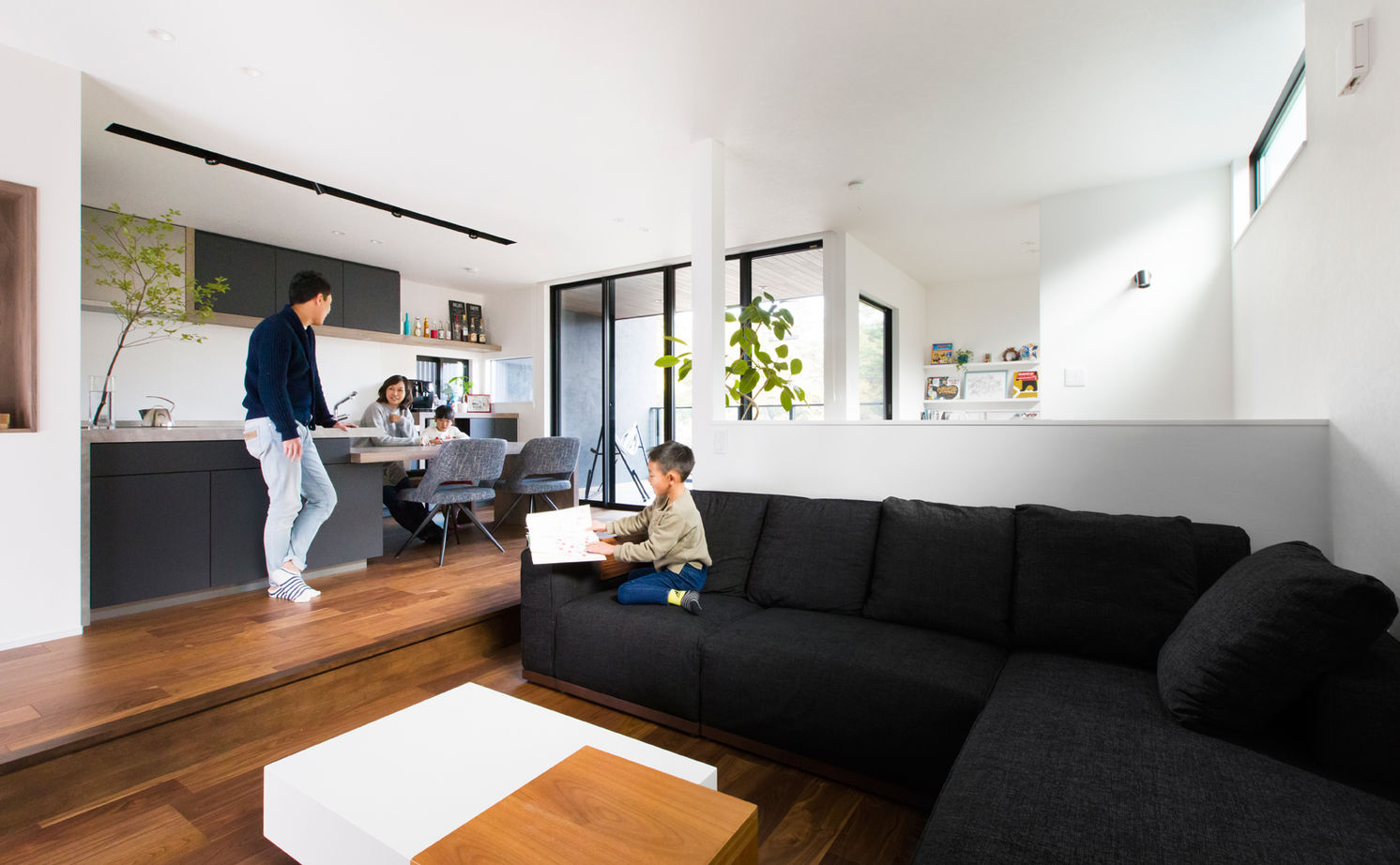 クラシスホーム 【1000万円台/2LDK/ガレージ/間取り図】生活感を感じないシンプルモダン空間に、四季折々の借景が映える家の建築実例画像3