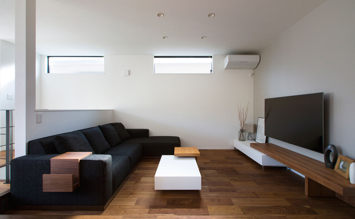 クラシスホーム 【1000万円台/2LDK/ガレージ/間取り図】生活感を感じないシンプルモダン空間に、四季折々の借景が映える家の建築実例画像5