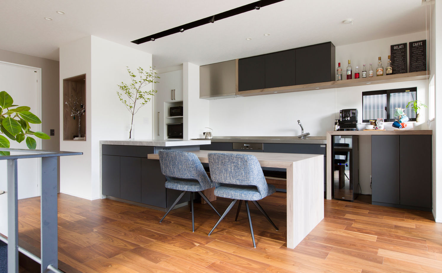 クラシスホーム 【1000万円台/2LDK/ガレージ/間取り図】生活感を感じないシンプルモダン空間に、四季折々の借景が映える家の建築実例画像6