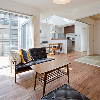 クラシスホーム 【1000万円台/4LDK/中庭/吹抜け/間取り図】外観から想像できない開放感。明るさとのびやかさに溢れた家の建築実例画像3