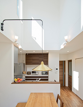 クラシスホーム 【1000万円台/4LDK/中庭/吹抜け/間取り図】外観から想像できない開放感。明るさとのびやかさに溢れた家の建築実例画像4