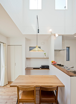 クラシスホーム 【1000万円台/4LDK/中庭/吹抜け/間取り図】外観から想像できない開放感。明るさとのびやかさに溢れた家の建築実例画像6