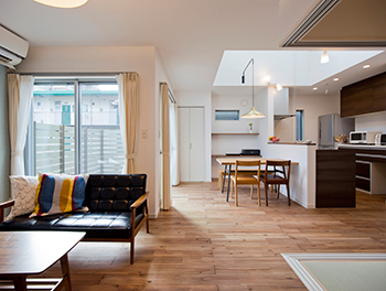 クラシスホーム 【1000万円台/4LDK/中庭/吹抜け/間取り図】外観から想像できない開放感。明るさとのびやかさに溢れた家の建築実例画像7