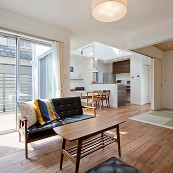 クラシスホーム 【1000万円台/4LDK/中庭/吹抜け/間取り図】外観から想像できない開放感。明るさとのびやかさに溢れた家の建築実例画像8