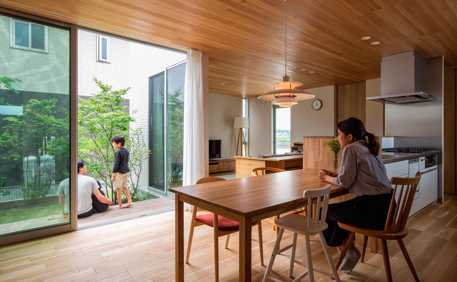 クラシスホーム 【1000万円台/4LDK/ガレージ/中庭/自然素材/間取り図】木と緑溢れるコートハウス。掃除も楽な快適設計の家の建築実例画像2