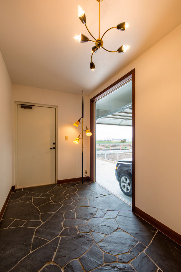 クラシスホーム 【2000万円台/4LDK/アメリカン/ガレージ/間取図】ミッドセンチュリー家具を中心に設計。石貼り壁が映える家の建築実例画像14