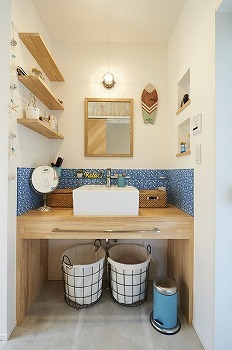 スタジオ・チッタ 【3450万円/55坪/間取り図有】芝生の庭を中心に、親子世帯がほどよい距離で暮らす。L字に配した二世帯住宅の建築実例画像8