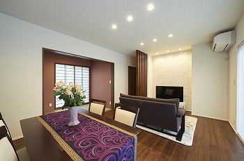 スタジオ・チッタ 【3450万円/55坪/間取り図有】芝生の庭を中心に、親子世帯がほどよい距離で暮らす。L字に配した二世帯住宅の建築実例画像9