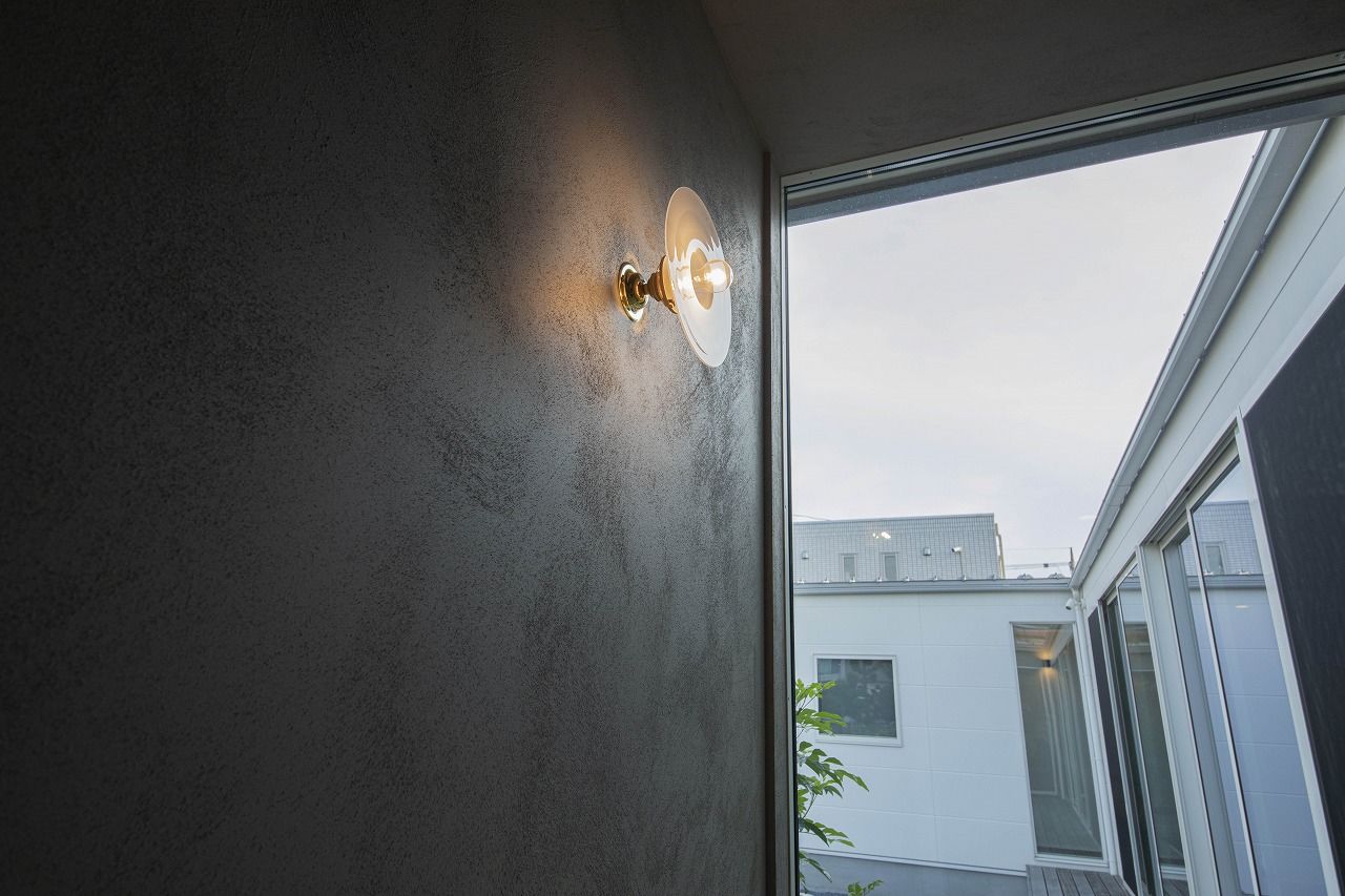 スタジオ・チッタ 【2860万円／26坪／間取り図／平屋】グレージュカラーに描く美しい印影。中庭を取り囲むコの字型の平屋の建築実例画像3