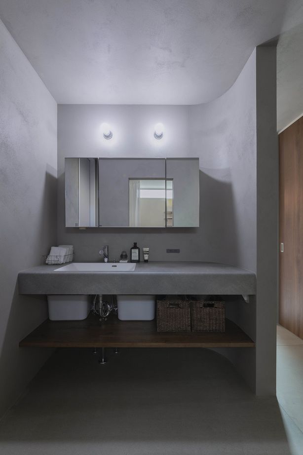 スタジオ・チッタ 【2860万円／26坪／間取り図／平屋】グレージュカラーに描く美しい印影。中庭を取り囲むコの字型の平屋の建築実例画像4