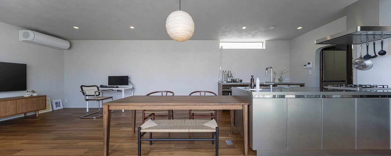 スタジオ・チッタ 【2860万円／26坪／間取り図／平屋】グレージュカラーに描く美しい印影。中庭を取り囲むコの字型の平屋の建築実例画像6