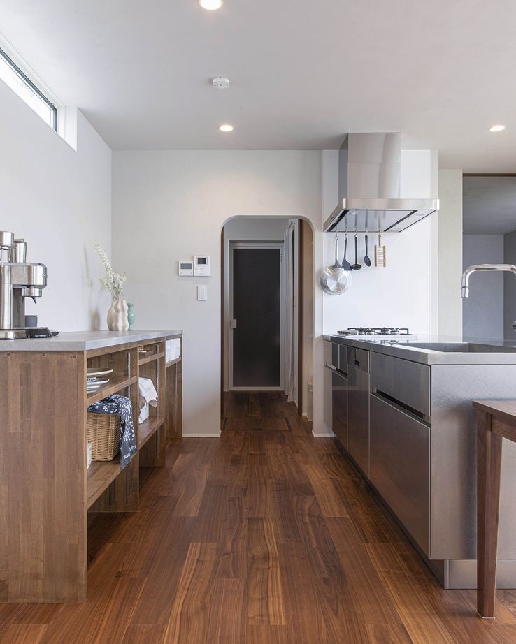 スタジオ・チッタ 【2860万円／26坪／間取り図／平屋】グレージュカラーに描く美しい印影。中庭を取り囲むコの字型の平屋の建築実例画像7