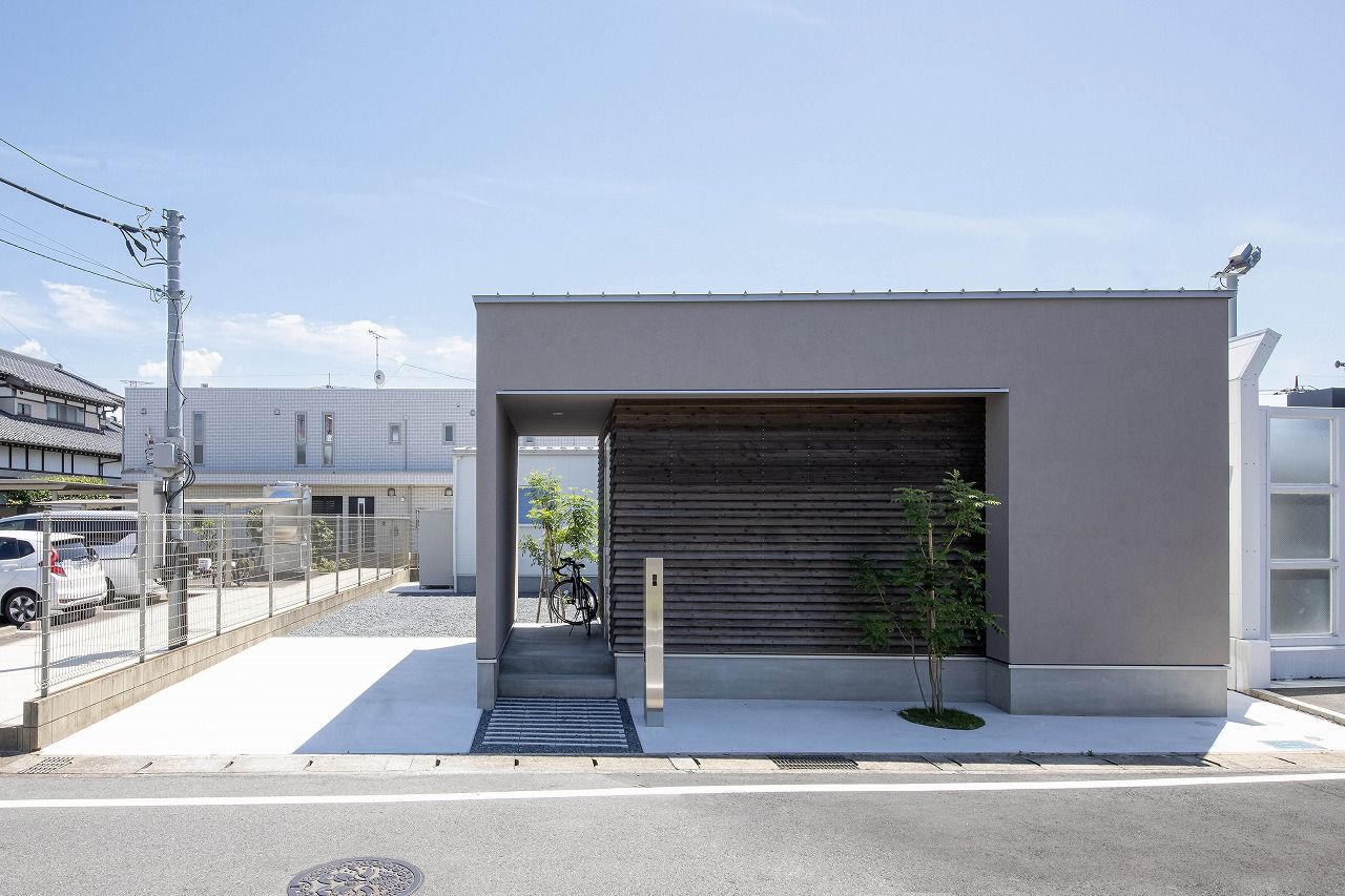 スタジオ・チッタ 【2860万円／26坪／間取り図／平屋】グレージュカラーに描く美しい印影。中庭を取り囲むコの字型の平屋の建築実例画像10