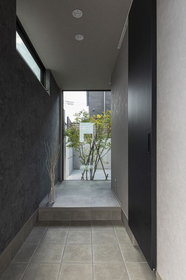 スタジオ・チッタ 【3100万円／33.5坪／間取り図】閉ざされた外観からは想像もできない、中庭に開いたグレイッシュリビングの建築実例画像2