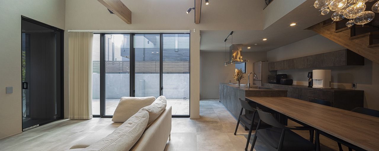 スタジオ・チッタ 【3100万円／33.5坪／間取り図】閉ざされた外観からは想像もできない、中庭に開いたグレイッシュリビングの建築実例画像3