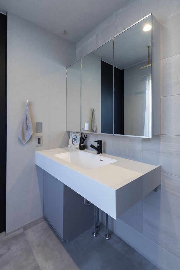 スタジオ・チッタ 【3100万円／33.5坪／間取り図】閉ざされた外観からは想像もできない、中庭に開いたグレイッシュリビングの建築実例画像7