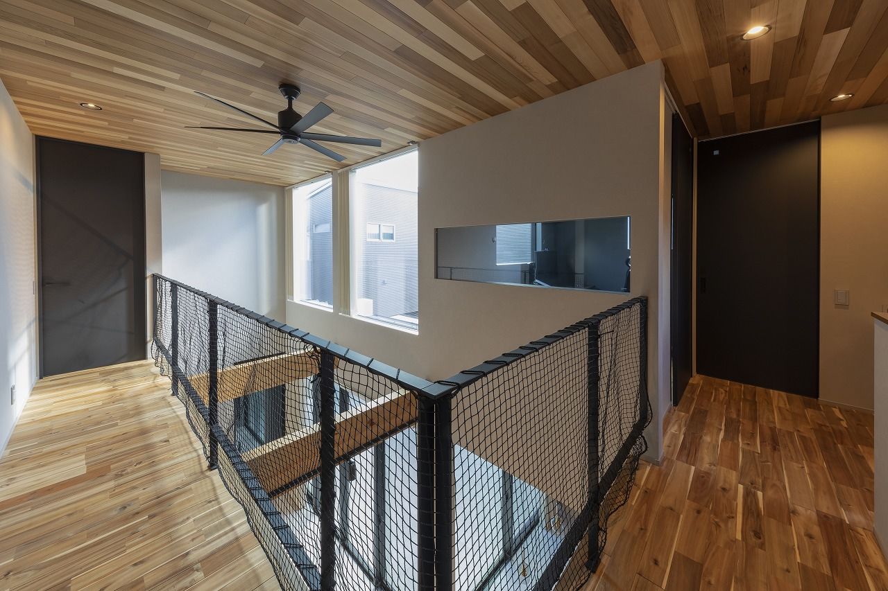 スタジオ・チッタ 【3100万円／33.5坪／間取り図】閉ざされた外観からは想像もできない、中庭に開いたグレイッシュリビングの建築実例画像9