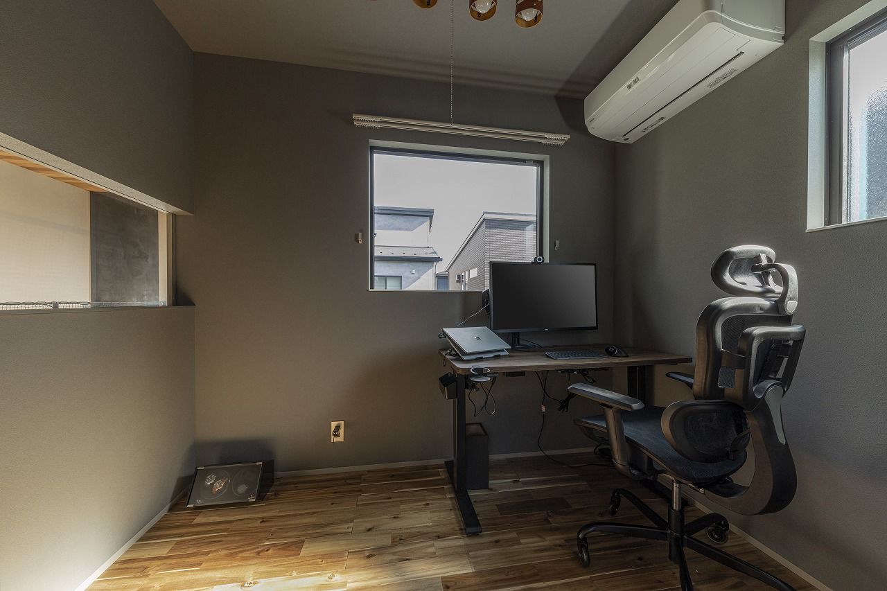 スタジオ・チッタ 【3100万円／33.5坪／間取り図】閉ざされた外観からは想像もできない、中庭に開いたグレイッシュリビングの建築実例画像10