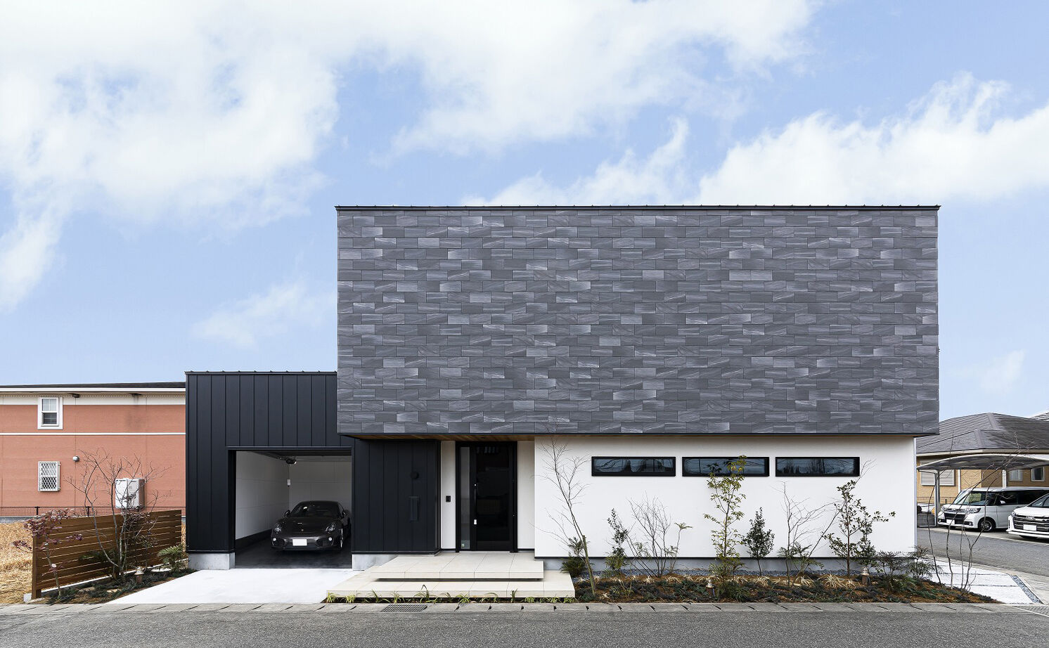 スタジオ・チッタ 【4380万円／41.1坪／間取り図有り】プライバシーを守り、自然とつながる。中庭を抱くガレージハウスの建築実例画像1