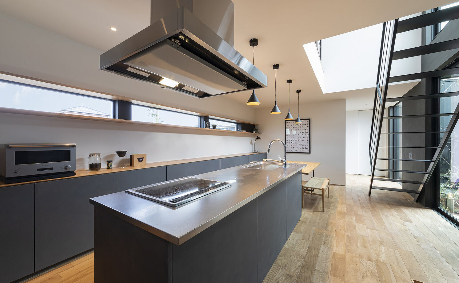 スタジオ・チッタ 【4380万円／41.1坪／間取り図有り】プライバシーを守り、自然とつながる。中庭を抱くガレージハウスの建築実例画像5