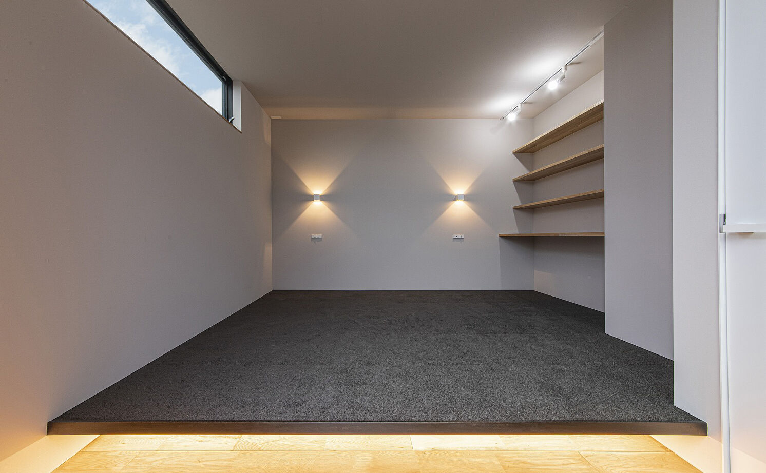 スタジオ・チッタ 【4380万円／41.1坪／間取り図有り】プライバシーを守り、自然とつながる。中庭を抱くガレージハウスの建築実例画像10