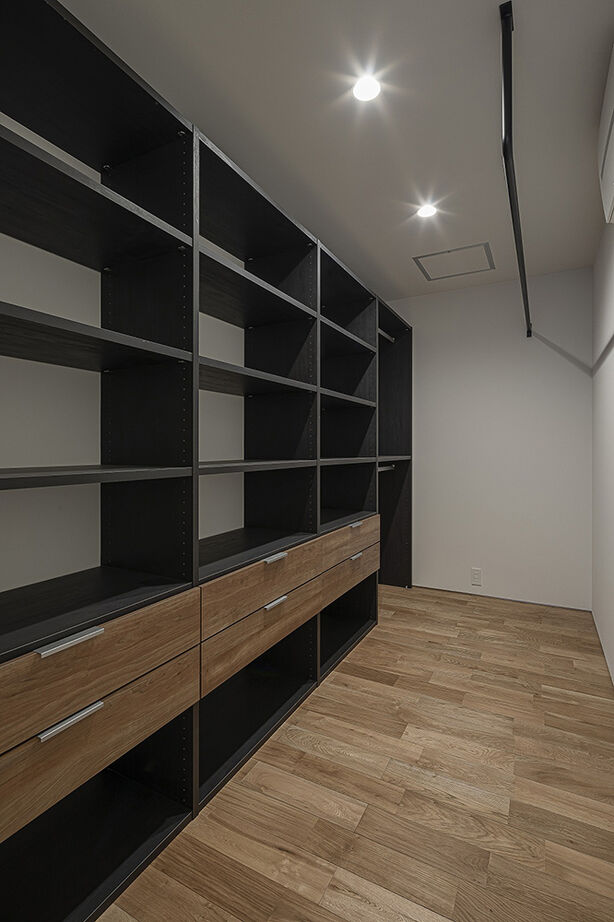 スタジオ・チッタ 【4380万円／41.1坪／間取り図有り】プライバシーを守り、自然とつながる。中庭を抱くガレージハウスの建築実例画像14