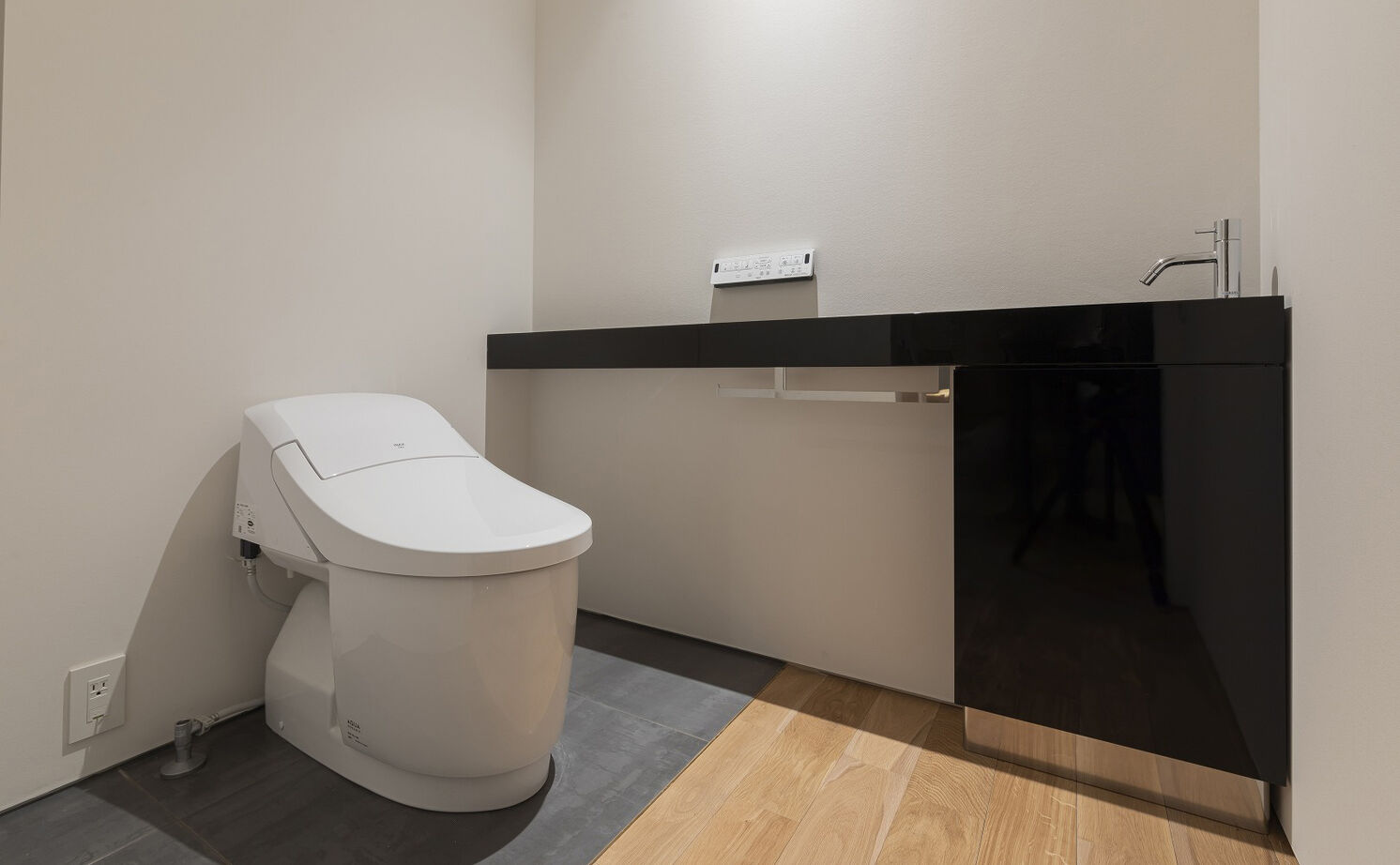 スタジオ・チッタ 【4380万円／41.1坪／間取り図有り】プライバシーを守り、自然とつながる。中庭を抱くガレージハウスの建築実例画像16