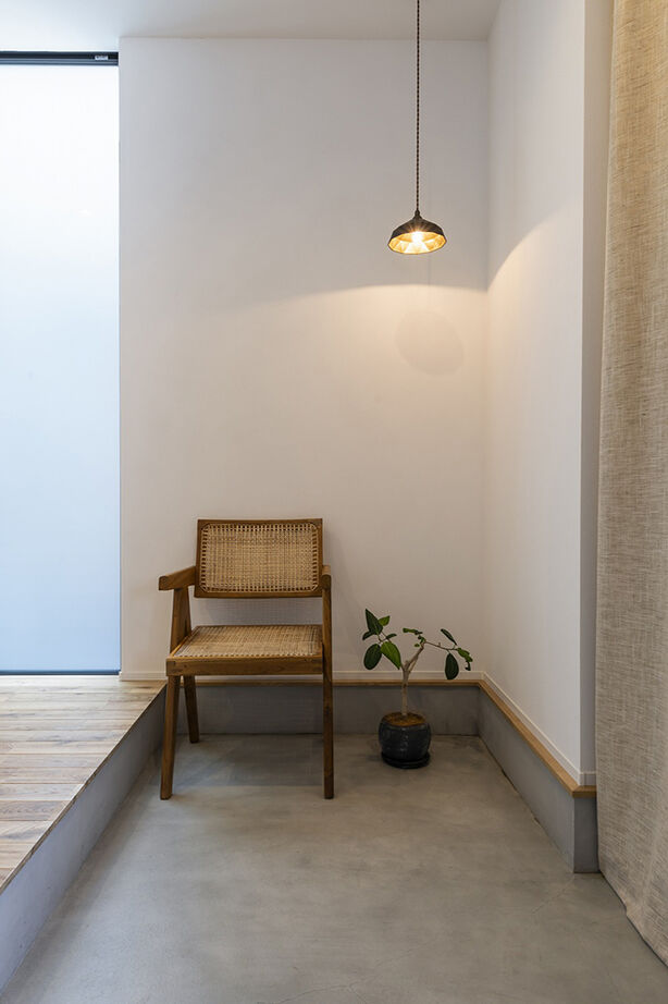 スタジオ・チッタ 【3000万円／32.3坪／間取り／2階リビング】異素材MIXが家具映えの秘密。住宅地でも“抜け感”のある家にの建築実例画像4