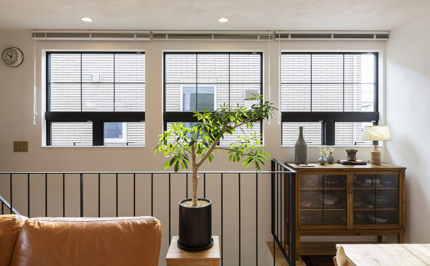 スタジオ・チッタ 【3000万円／32.3坪／間取り／2階リビング】異素材MIXが家具映えの秘密。住宅地でも“抜け感”のある家にの建築実例画像7