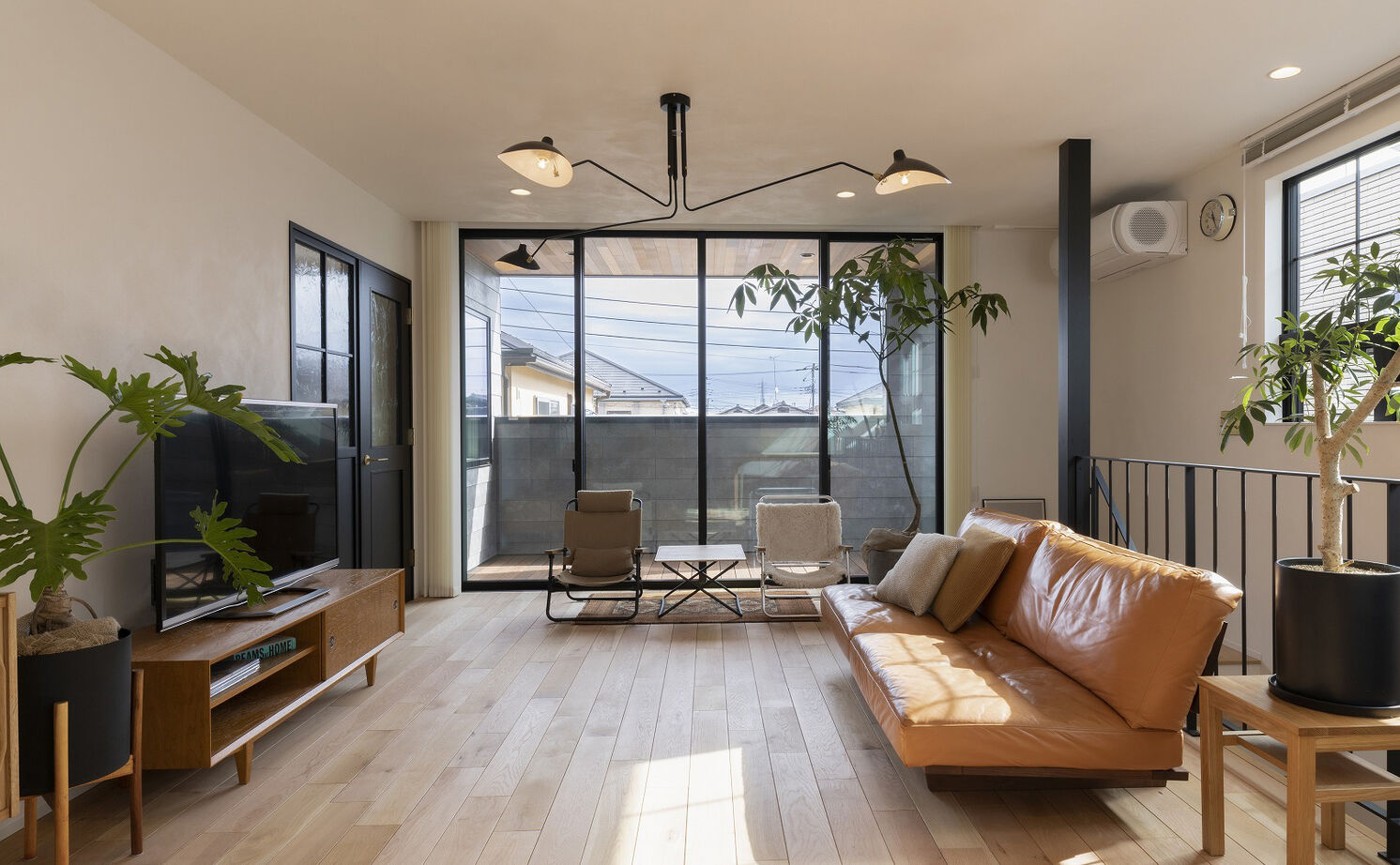 スタジオ・チッタ 【3000万円／32.3坪／間取り／2階リビング】異素材MIXが家具映えの秘密。住宅地でも“抜け感”のある家にの建築実例画像12