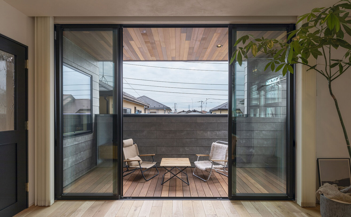 スタジオ・チッタ 【3000万円／32.3坪／間取り／2階リビング】異素材MIXが家具映えの秘密。住宅地でも“抜け感”のある家にの建築実例画像13