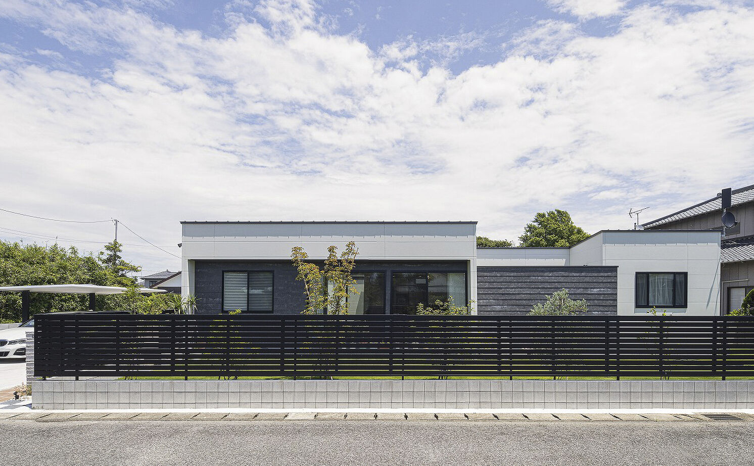 スタジオ・チッタ 【2620万円／29.4坪／間取り有／中庭／平屋】2つの中庭がもたらす光と開放感。リゾート気分を愉しむ平屋の建築実例画像