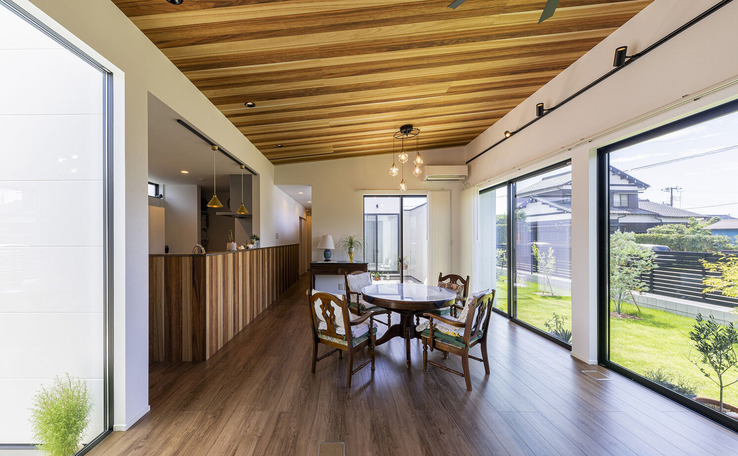 スタジオ・チッタ 【2620万円／29.4坪／間取り有／中庭／平屋】2つの中庭がもたらす光と開放感。リゾート気分を愉しむ平屋の建築実例画像3