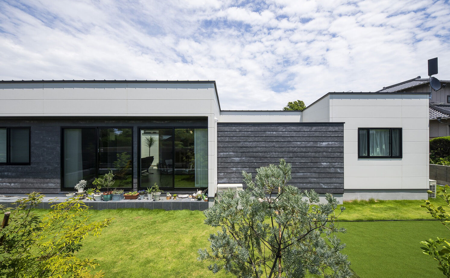 スタジオ・チッタ 【2620万円／29.4坪／間取り有／中庭／平屋】2つの中庭がもたらす光と開放感。リゾート気分を愉しむ平屋の建築実例画像16