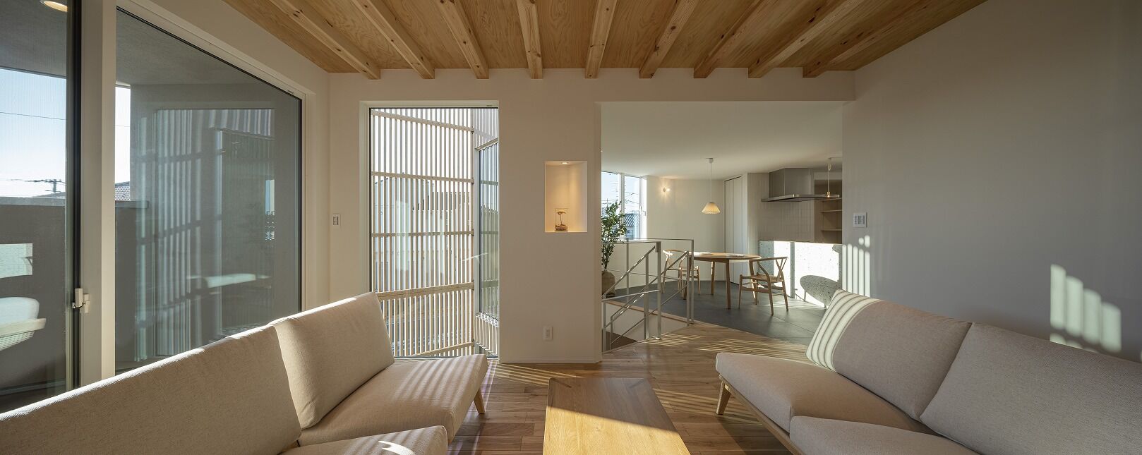 スタジオ・チッタ 【3500万円／40坪／間取り有／ガレージハウス】変形地ならではの奥行き間取りがユニークな2階リビングの家の建築実例画像