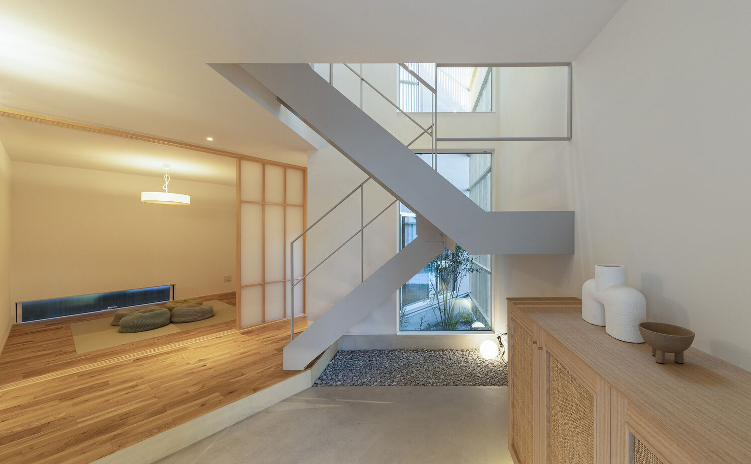 スタジオ・チッタ 【3500万円／40坪／間取り有／ガレージハウス】変形地ならではの奥行き間取りがユニークな2階リビングの家の建築実例画像4